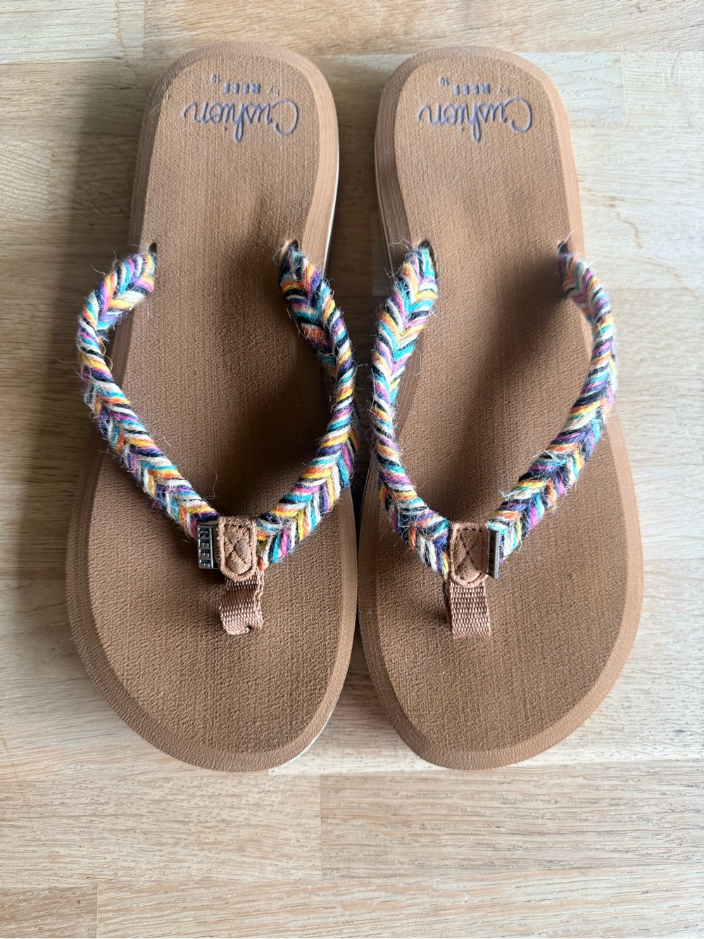 🩴 REEF Women's Tan Flip Flops with Multicolor Braided Straps
